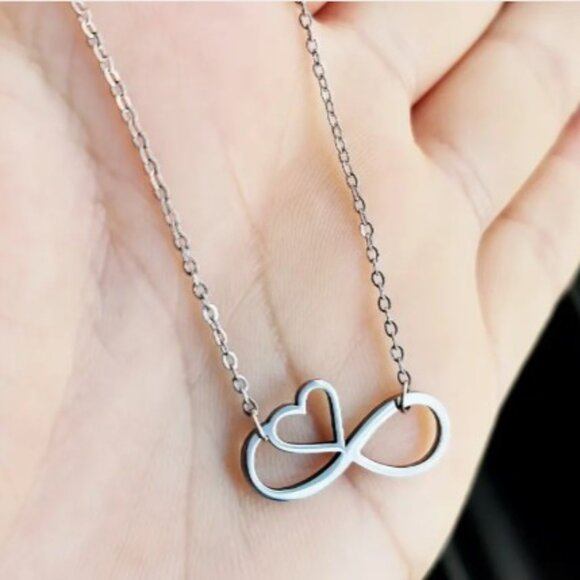Trendy Silver Infinity Heart Pendant Necklace With Gift Cards - Picture 2 of 7